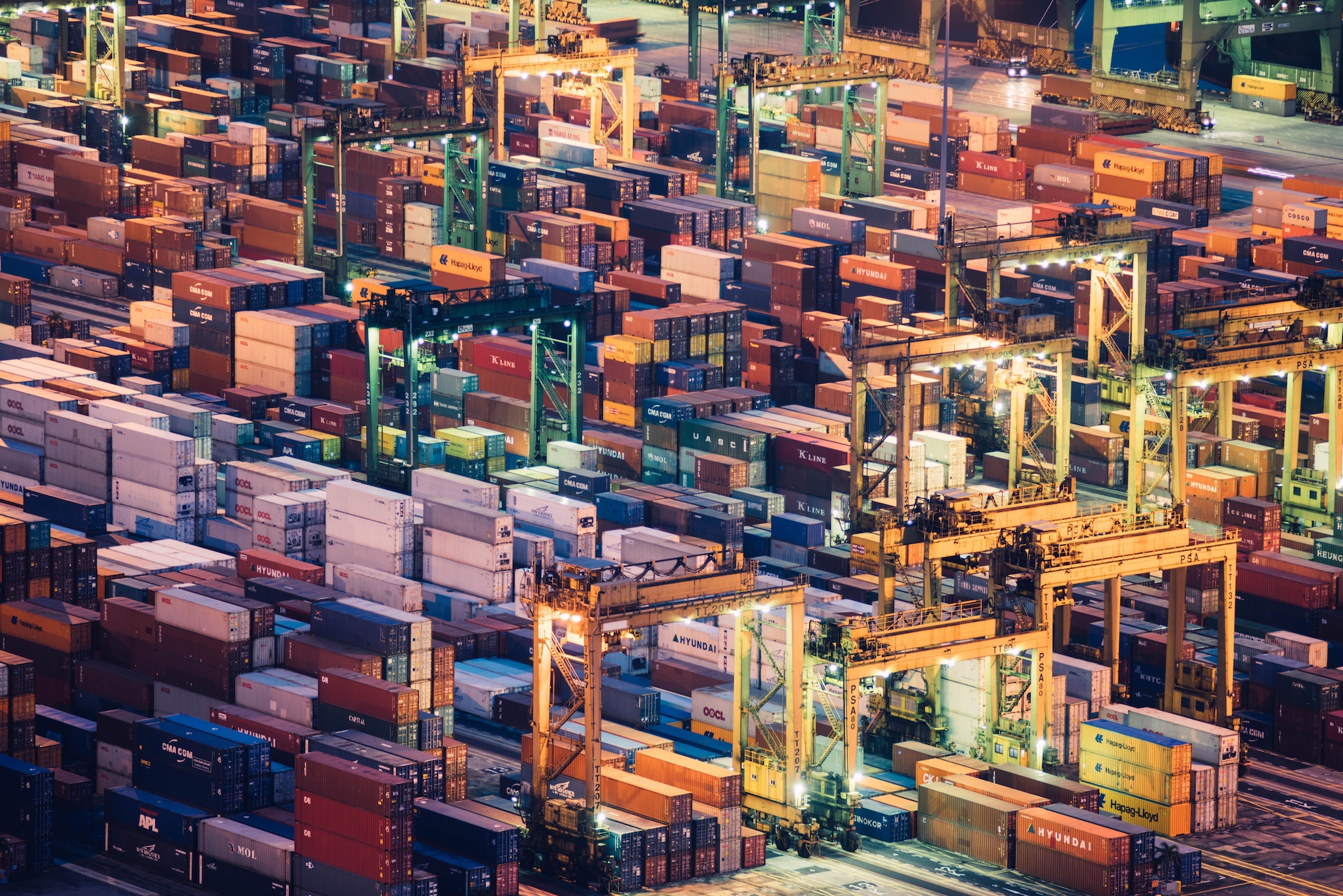 Why managing container images on OpenShift is better than on Kubernetes